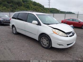  Salvage Toyota Sienna