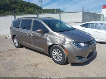  Salvage Chrysler Pacifica