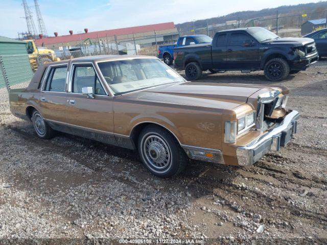  Salvage Lincoln Towncar