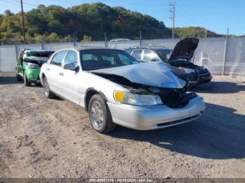  Salvage Lincoln Towncar