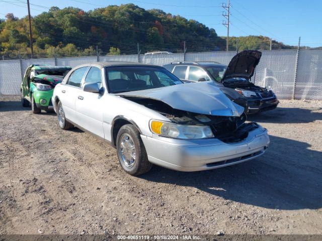  Salvage Lincoln Towncar