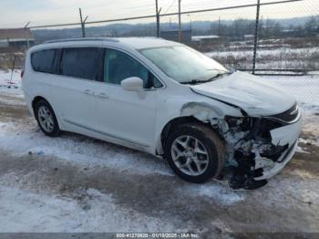  Salvage Chrysler Pacifica