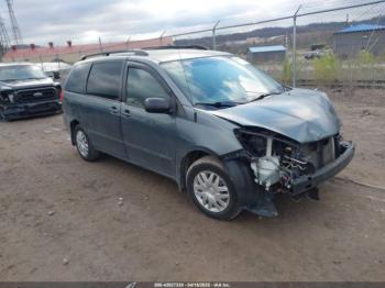  Salvage Toyota Sienna