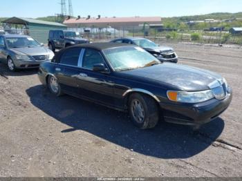 Salvage Lincoln Towncar