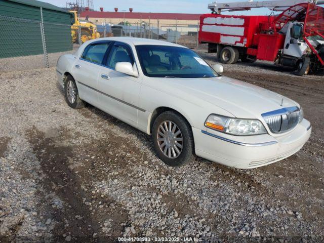 Salvage Lincoln Towncar