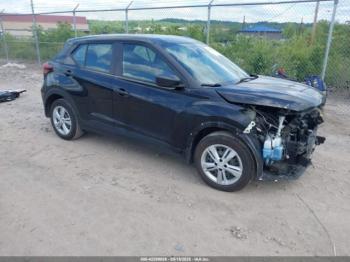  Salvage Nissan Kicks