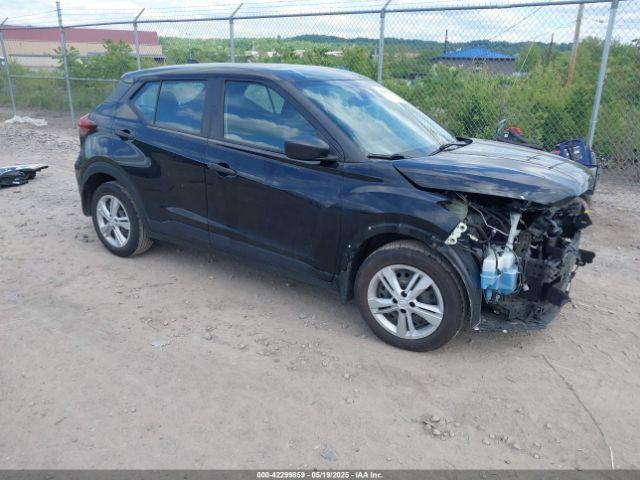 Salvage Nissan Kicks