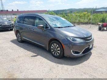  Salvage Chrysler Pacifica