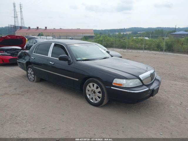  Salvage Lincoln Towncar