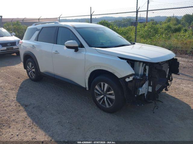  Salvage Nissan Pathfinder