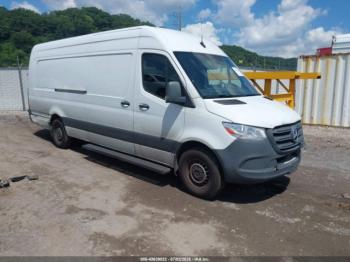  Salvage Mercedes-Benz Sprinter 2500