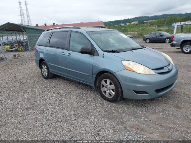  Salvage Toyota Sienna