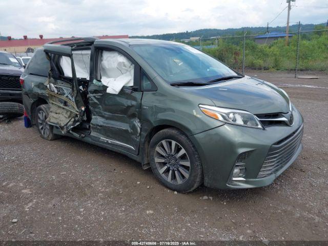  Salvage Toyota Sienna