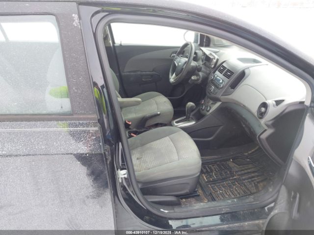 Chevrolet Sonic 2ls Image 2