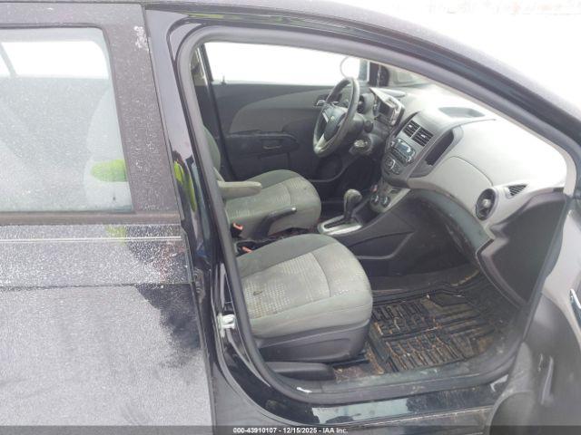 Chevrolet Sonic 2ls Image 2