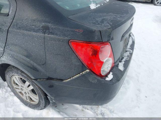 Chevrolet Sonic 2ls Image 8