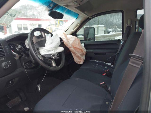 Chevrolet Silverado 2500 Lt Image 17