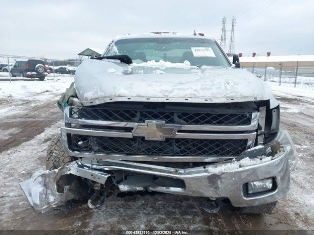 Chevrolet Silverado 2500 Lt Image 13