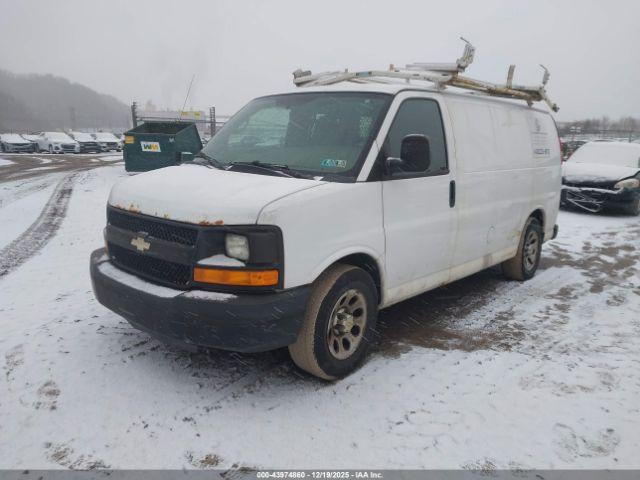 Chevrolet Express Work Van Image 5
