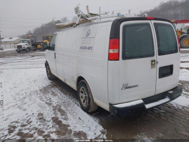Chevrolet Express Work Van Image 4