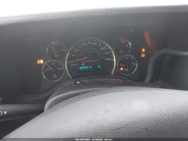 Chevrolet Express Work Van Image 12