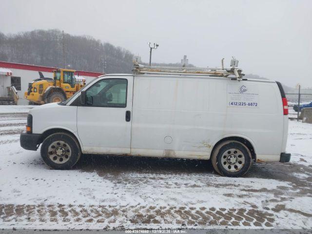 Chevrolet Express Work Van Image 13