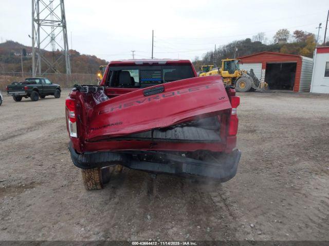Chevrolet Silverado 1500 4wd  Short Bed Lt Trail Boss Image 11