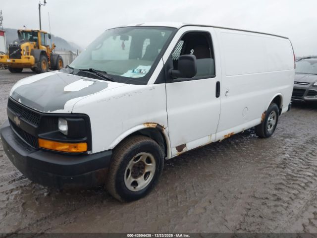 Chevrolet Express Work Van Image 4