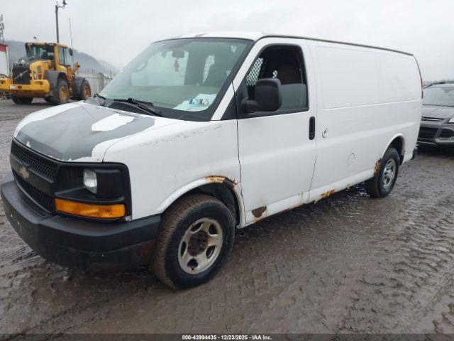 Chevrolet Express Work Van Image 4