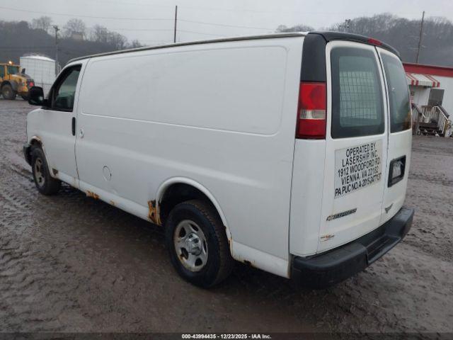 Chevrolet Express Work Van Image 10