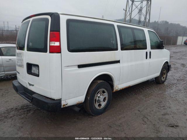 Chevrolet Express Work Van Image 5