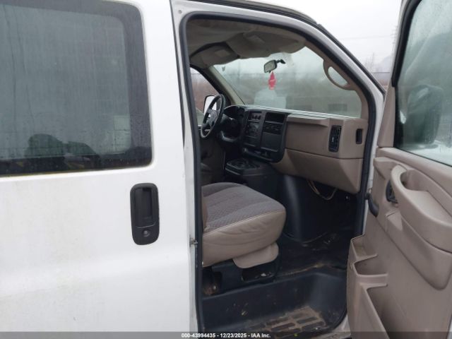 Chevrolet Express Work Van Image 3