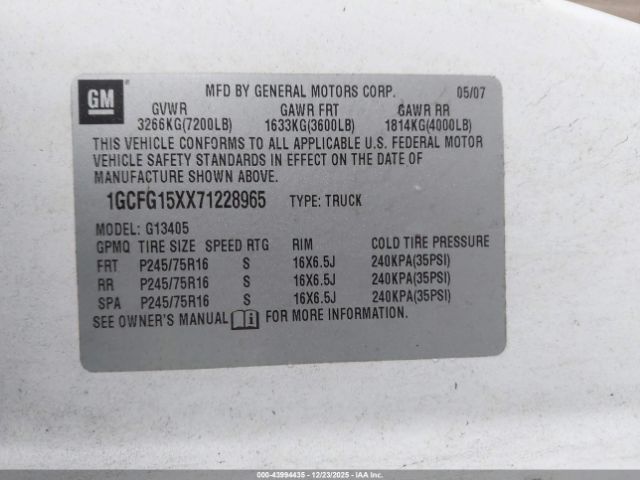 Chevrolet Express Work Van Image 8