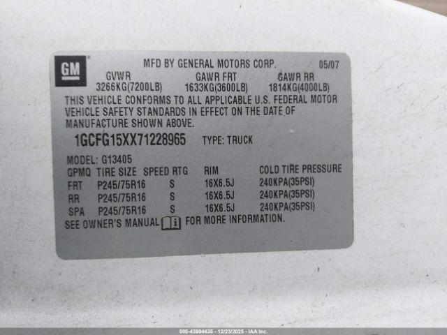 Chevrolet Express Work Van Image 8