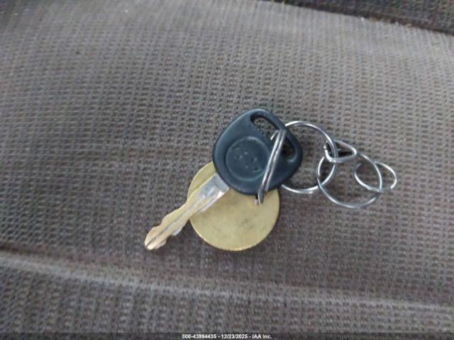 Chevrolet Express Work Van Image 7