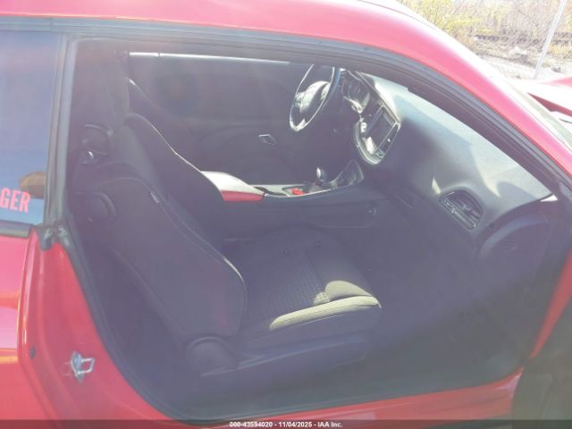 Dodge Challenger Sxt Image 8