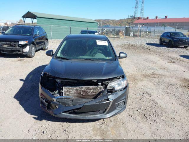 Chevrolet Sonic Fwd  Ls Image 2