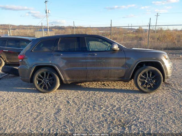 Jeep Grand Cherokee Laredo X 4x4 Image 16