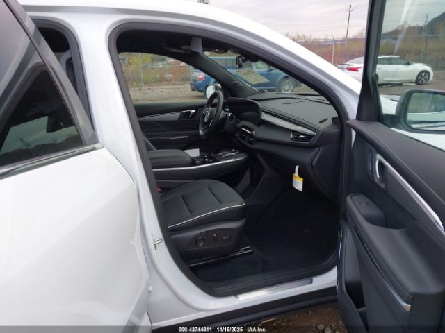 Buick Enclave Preferred Image 2