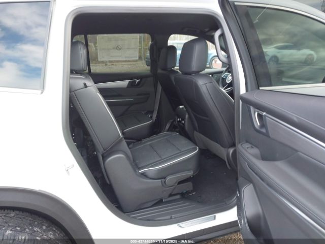 Buick Enclave Preferred Image 8