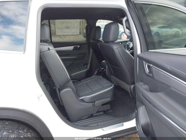 Buick Enclave Preferred Image 8