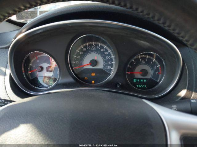 Chrysler 200 Touring Image 9