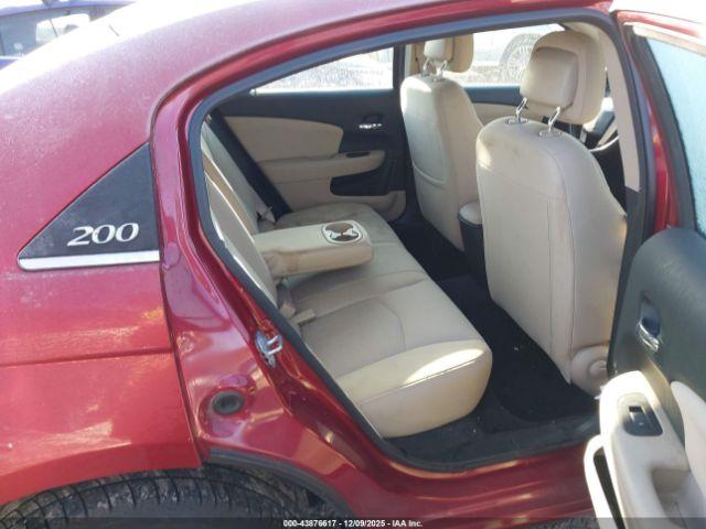 Chrysler 200 Touring Image 4