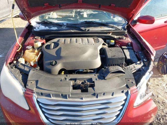 Chrysler 200 Touring Image 5