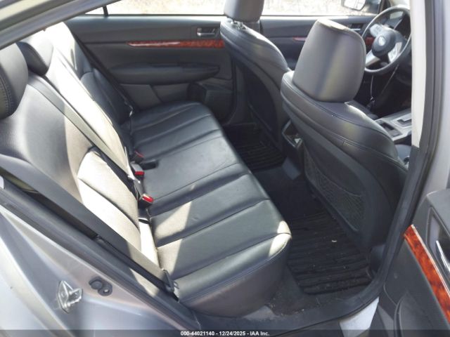 Subaru Legacy 2.5i Limited Image 10