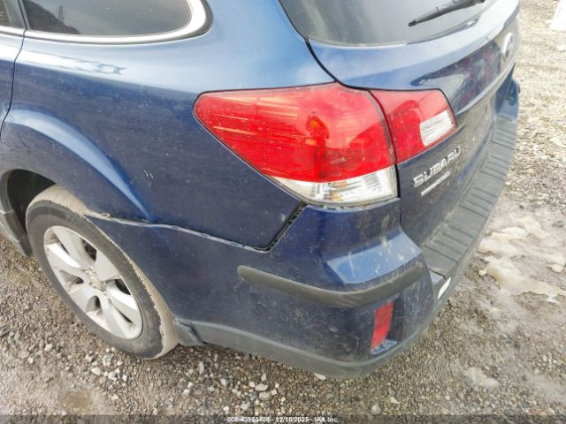 Subaru Outback 2.5i Limited Image 11