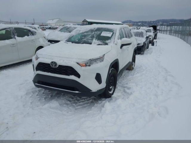 Toyota RAV4 Le Image 13