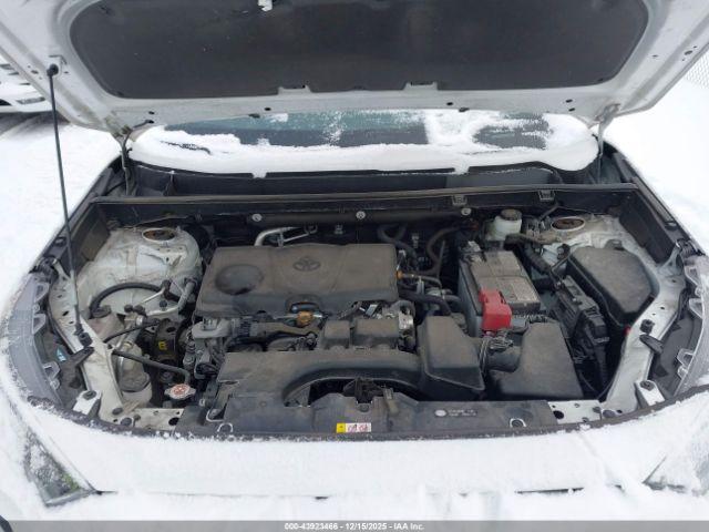 Toyota RAV4 Le Image 6