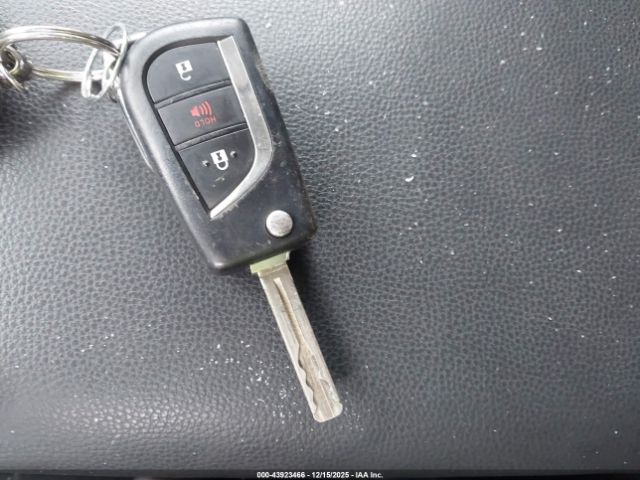 Toyota RAV4 Le Image 4