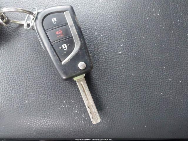 Toyota RAV4 Le Image 4